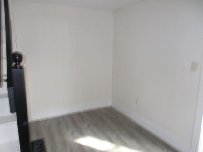 Building Photo - Spacious 1-Bedroom, 1-Bath Unit – 1,000 Sq...