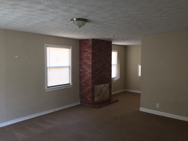 Foto del edificio - 3 Bedroom 1 Bath Lakeshore Home