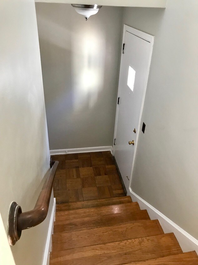 Private front entry - 632 E Meyer Blvd
