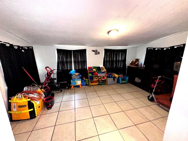 Building Photo - 107 Academy Ave