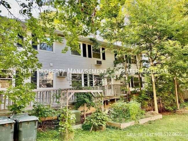 Building Photo - Spacious 4 Bedroom Flat in Sought after Ne...