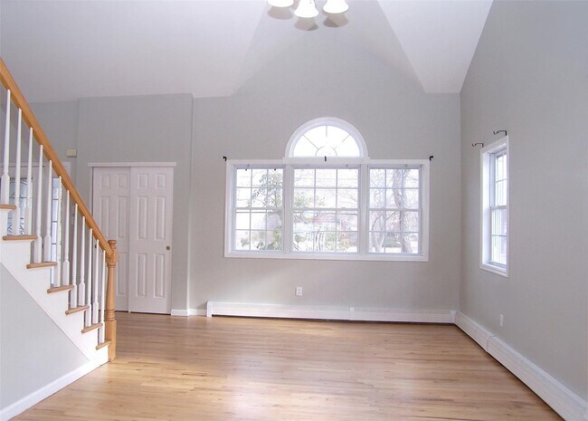 Foto del edificio - 308A Lake Ave S