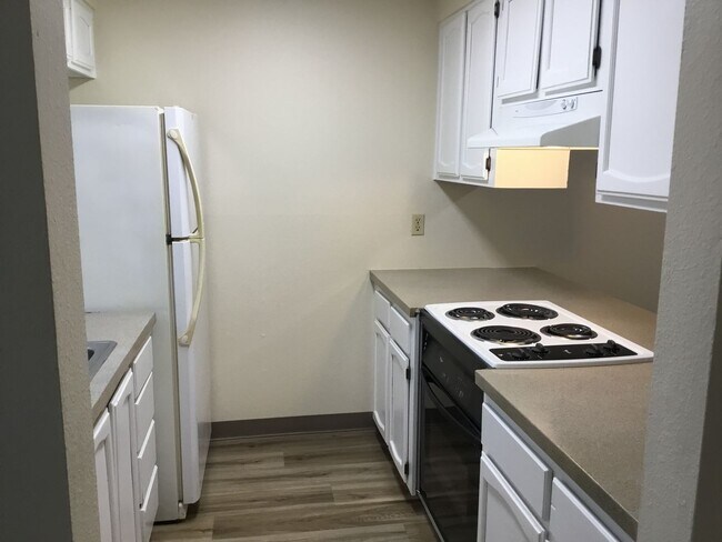 Building Photo - 161B01