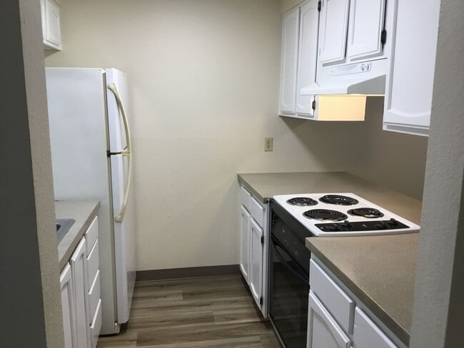 Building Photo - 161B01