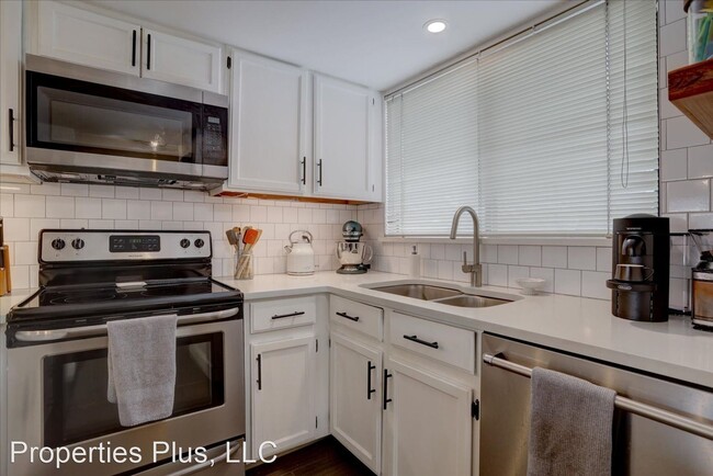 Building Photo - 2 br, 2.5 bath House - 6590 W 84th Circle ...