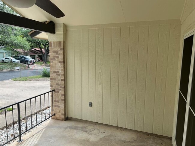 Building Photo - 2514 Redleaf Ln