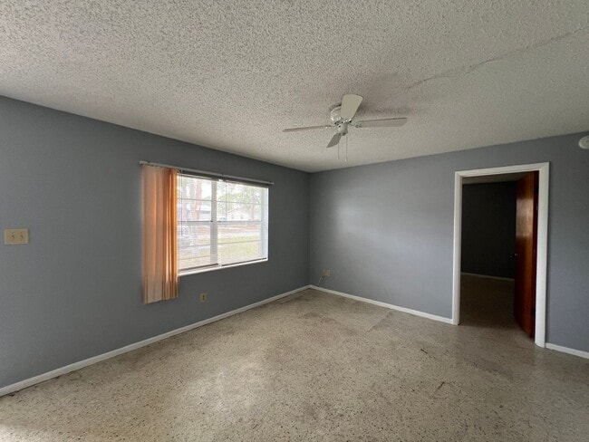 Photo - 2/1 Duplex Apartment