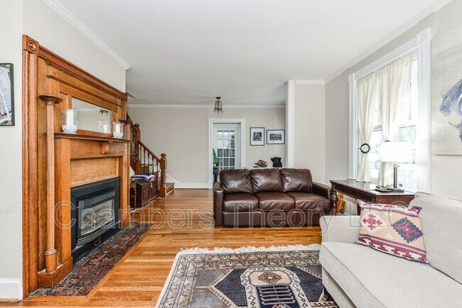 Foto del edificio - 2244 N Upton St