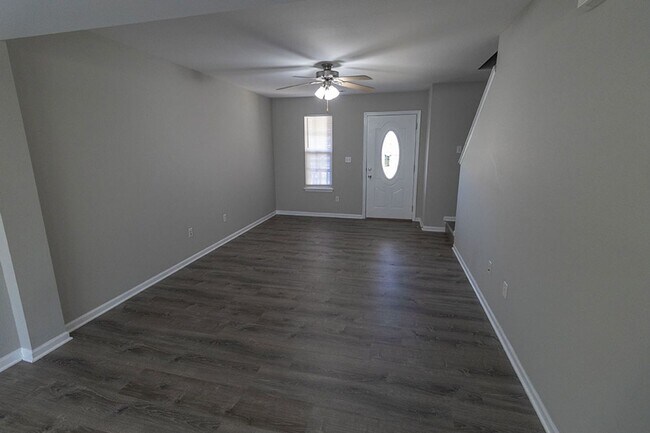 Foto del edificio - 4012-4014 Arctic Fox Dr.