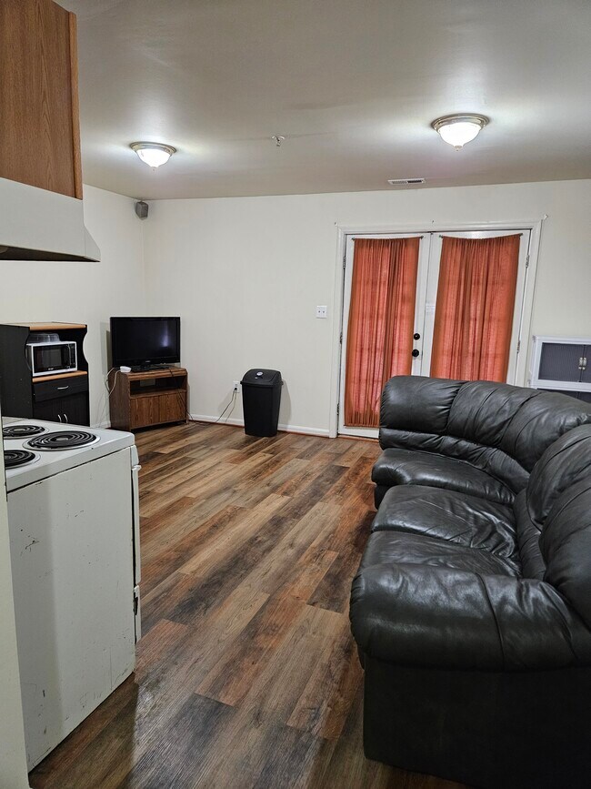 Foto del edificio - 8812 Community Square Ln