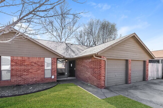 Building Photo - 1112 NE 21st Ct