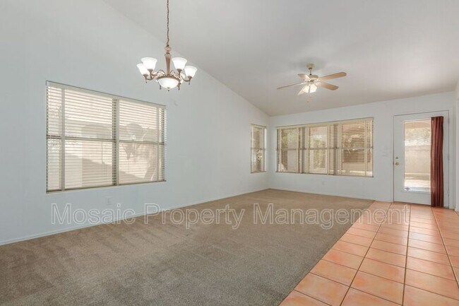 Foto del edificio - 2033 E Willow Wick Rd