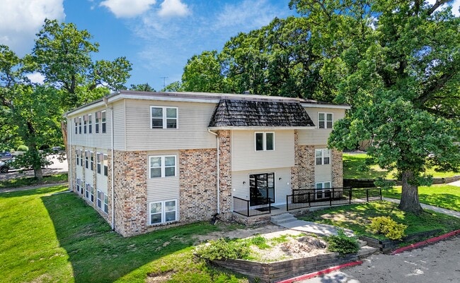 Building - Riverview Oaks Apartments Building - Riverview Oaks Apartments