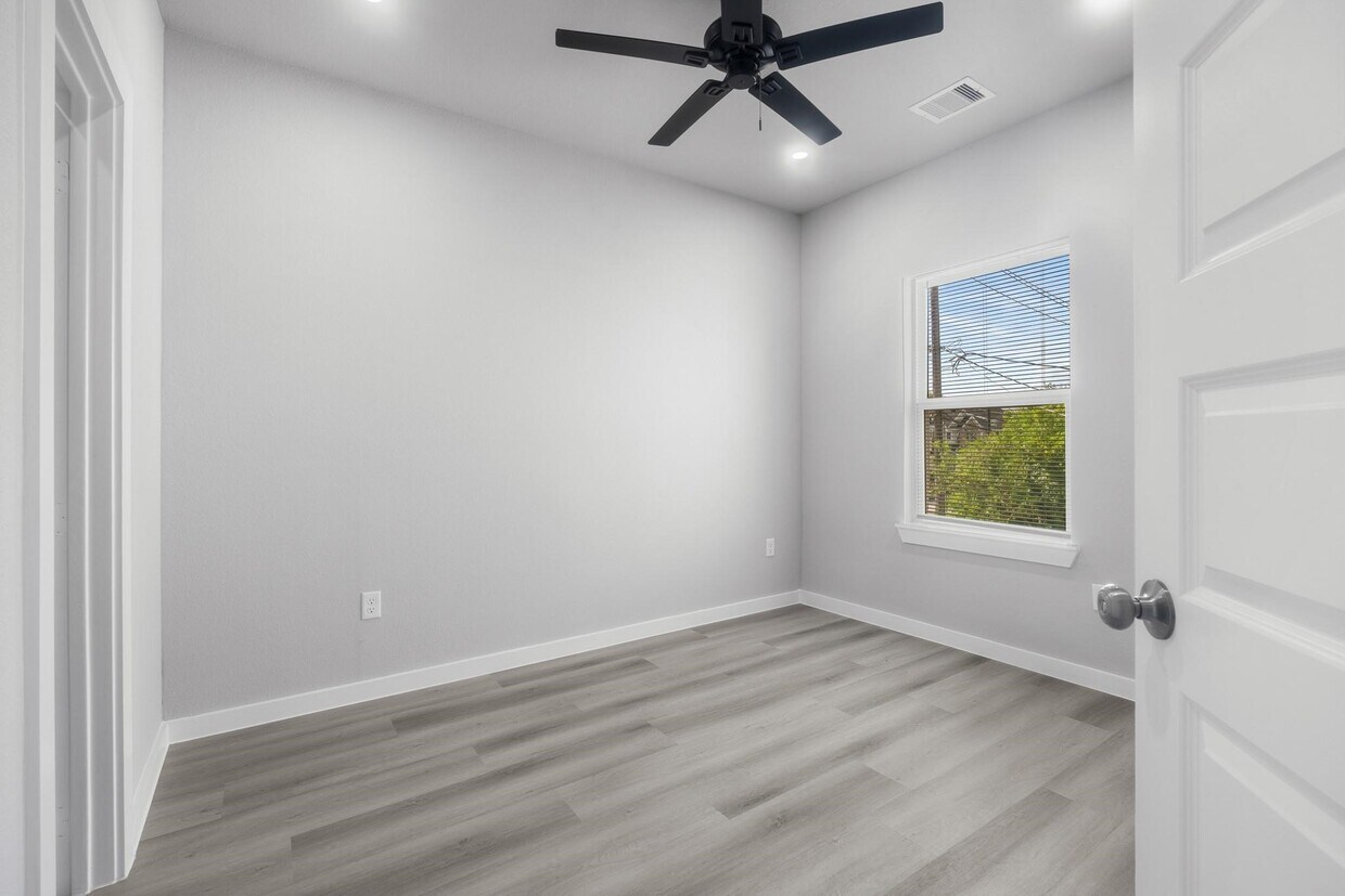 Foto del edificio - 8153 Tate St