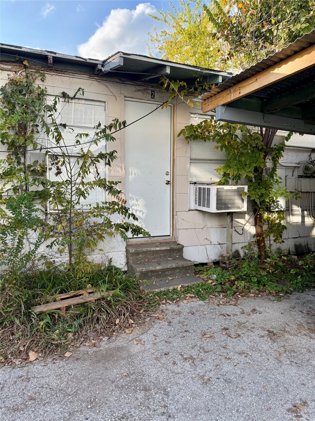 Building Photo - 1526 Yale St