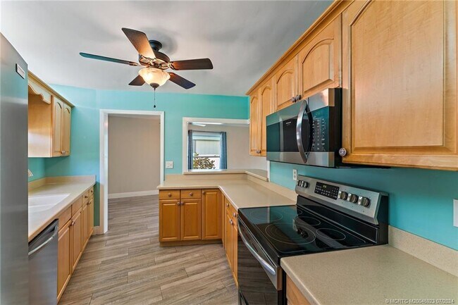 Building Photo - 324 SW Indian Grove Dr