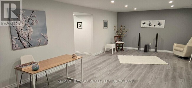 Photo du bâtiment - 8 Hopkins St