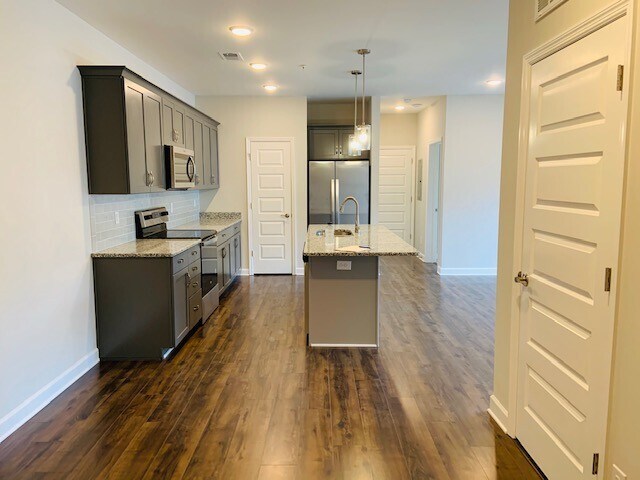 Foto principal - 7487 Hwy 70 S