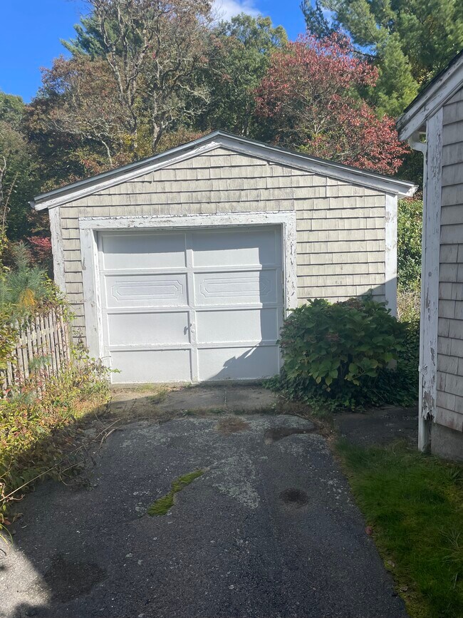 Building Photo - 776 Mill St
