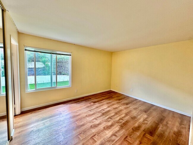 Foto del edificio - Remodeled 4 bedroom with central A/C and 2 car garage!