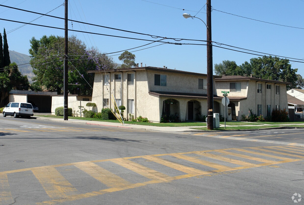 Foto principal - 1174 E Ventura St