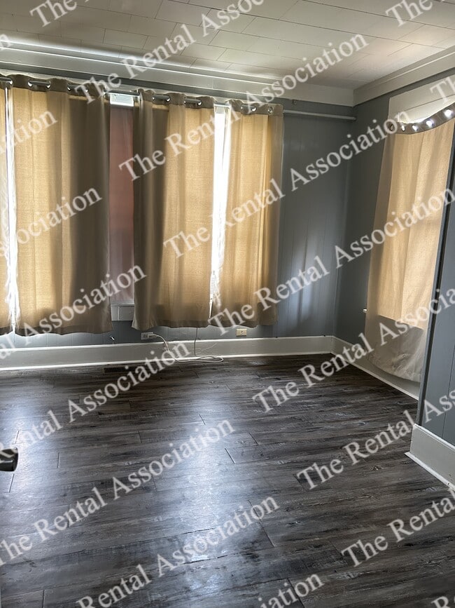 Building Photo - 212 S Bonner St