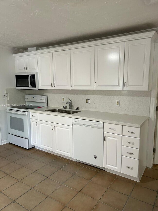 Foto del edificio - 409 NW 33rd St