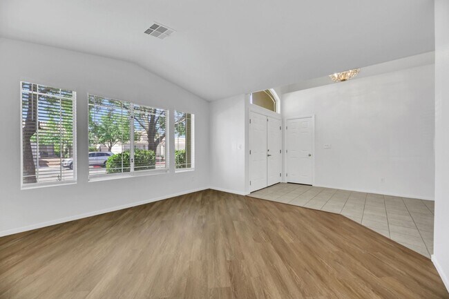 Building Photo - Large single story in Henderson