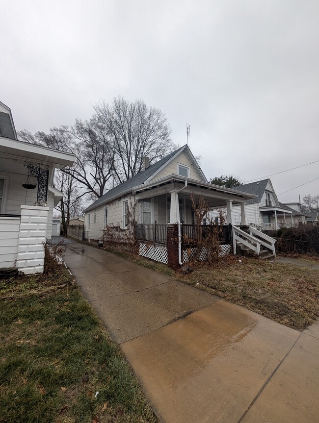 Building Photo - 721 E McClure Ave