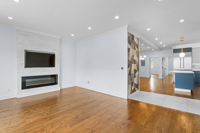 Building Photo - 661 25th Ave