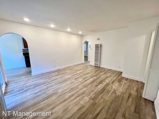 Building Photo - 2 br, 2 bath Apartment - 3608 Keystone Ave...