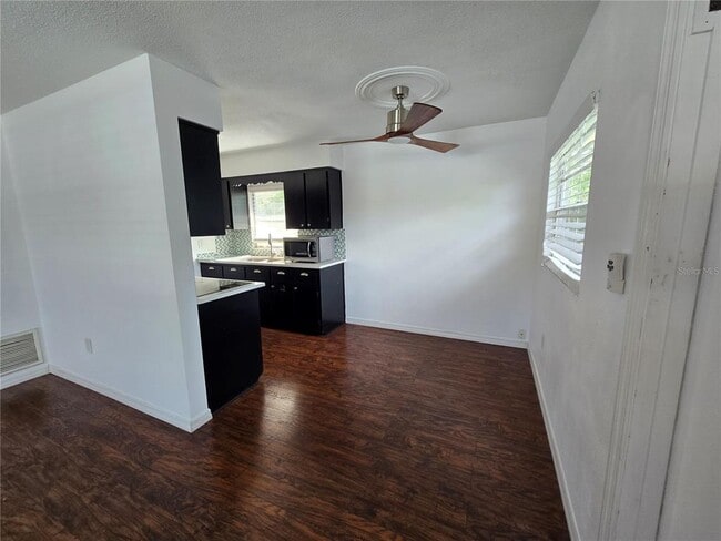 Building Photo - 609 Woodlawn Blvd