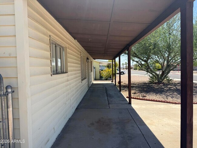 Foto del edificio - 11327 W Kansas Ave