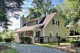 Building Photo - 124 Plaza Dr