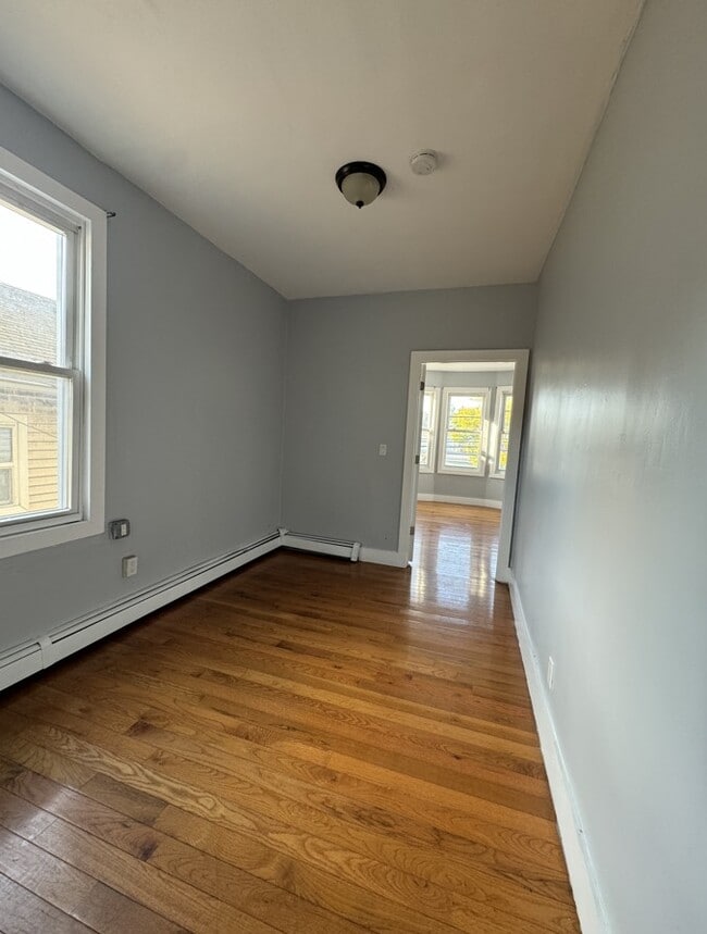 62 Grant Ave 2R - 60 Grant Ave