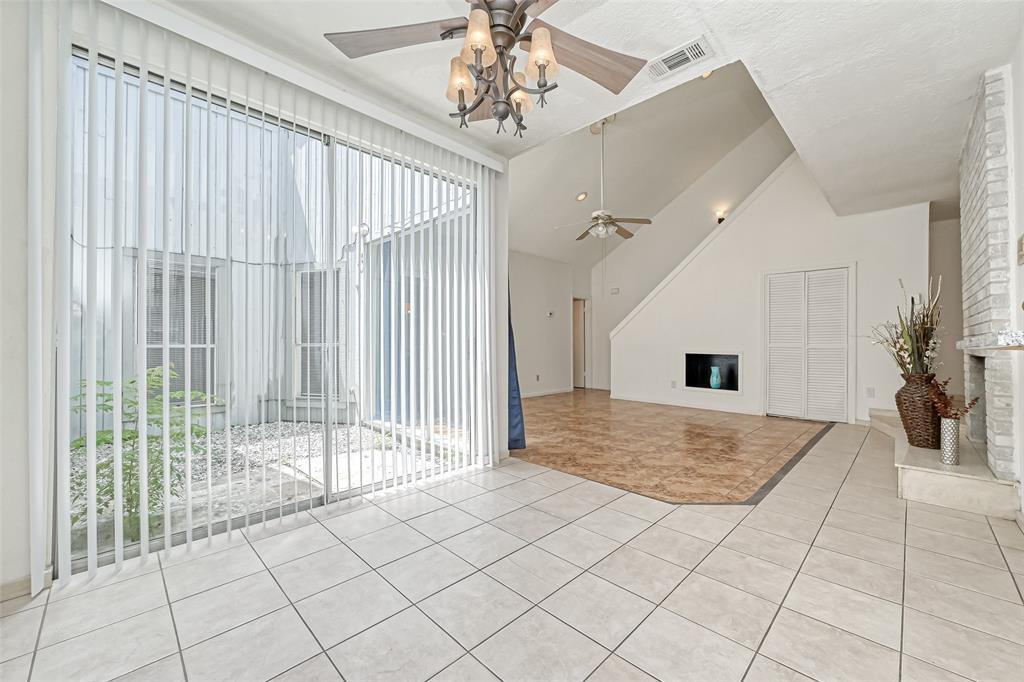 Primary Photo - 10725 Boardwalk St