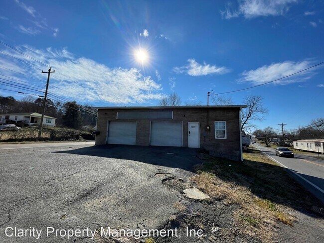 Foto del edificio - Studio, 1 bath House - **2110 Dalton Pike SE