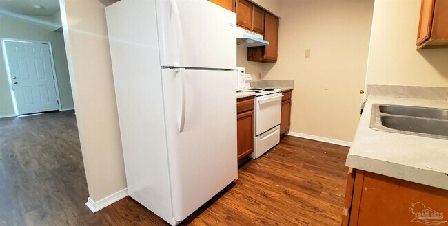 Foto del edificio - 425 Pine Crescent Way