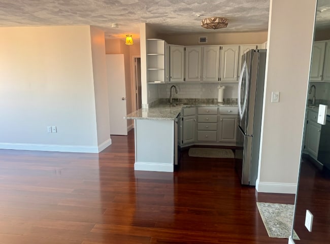 Photo - 77 Adams St Apartment