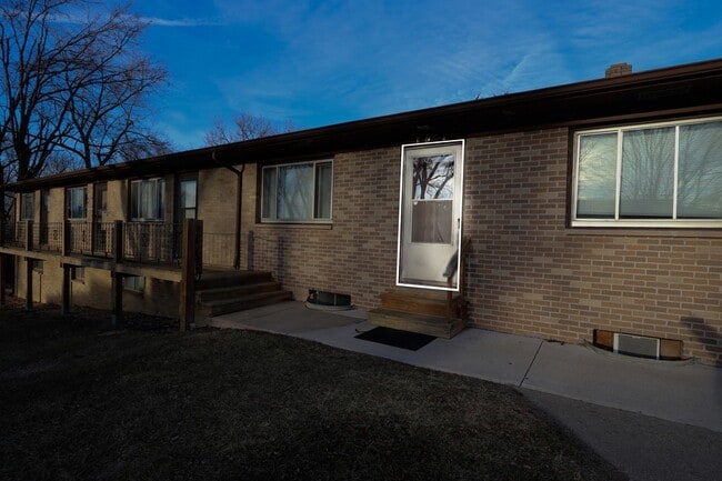 Building Photo - 322 Maple Dr