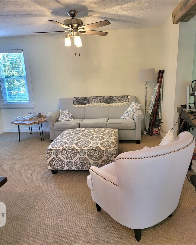 New furniture, queen pullout sofa - 30 Ravenna St