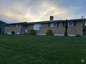 Building Photo - 93 Briarwood Dr