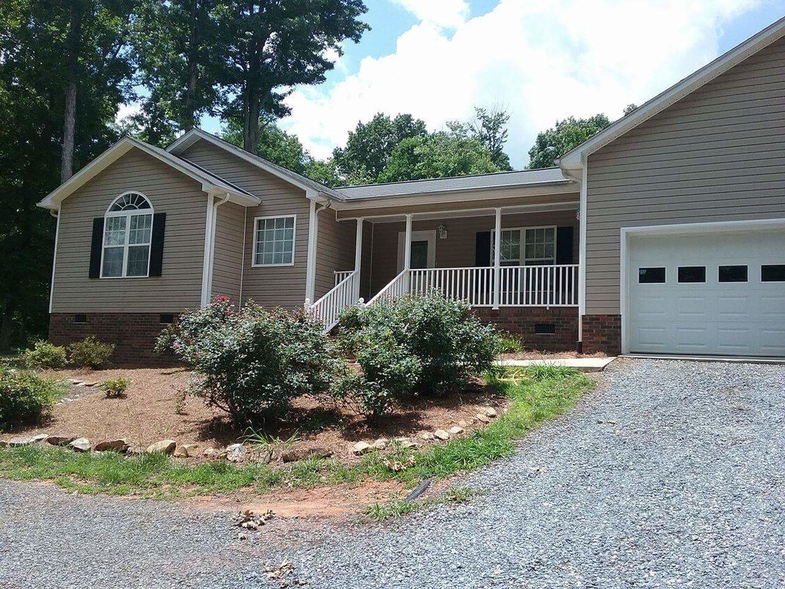 522 Skycrest Country Rd, Asheboro, NC 27205 House for Rent in