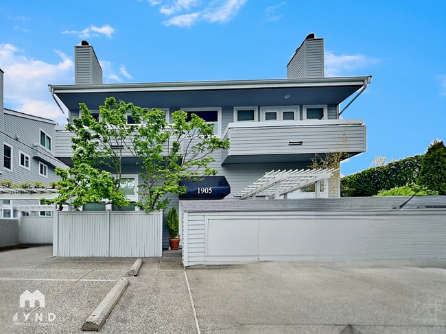 Building Photo - 1905 42nd Ave E