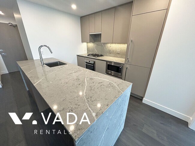 Building Photo - Luxe Lansdowne 1 Bedroom Apartment Rental ...