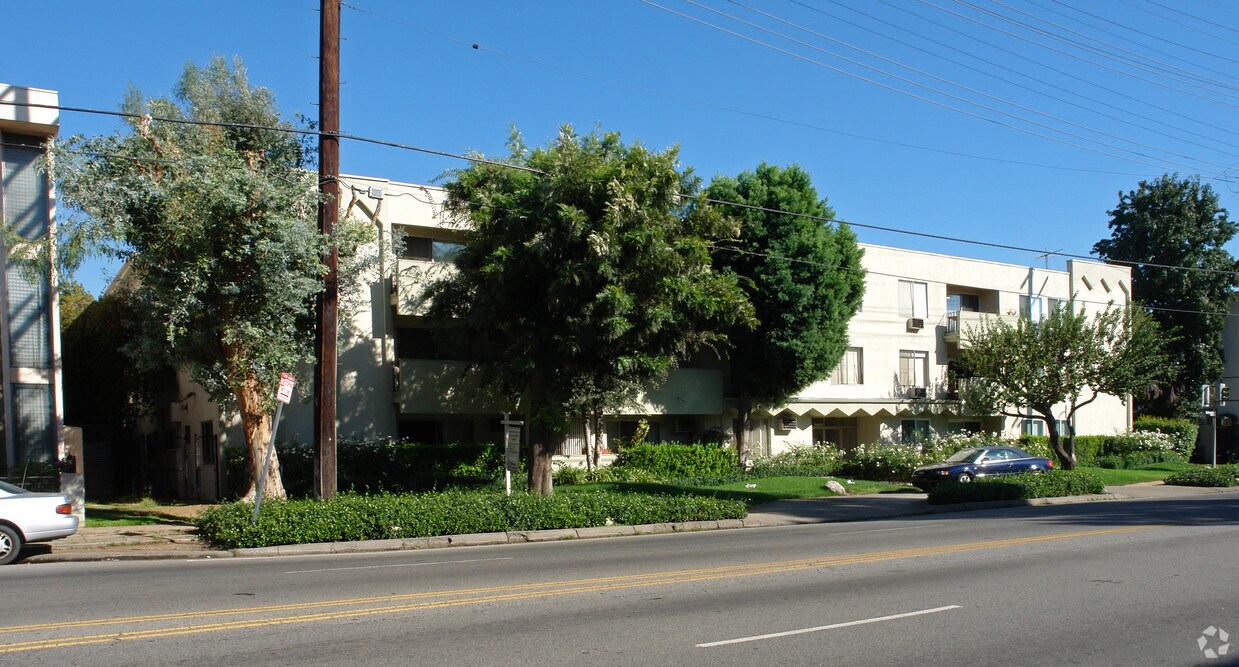 Building Photo - 5000 Coldwater Terrace