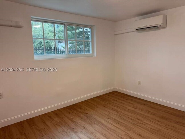 Foto del edificio - 160 NE 55th St