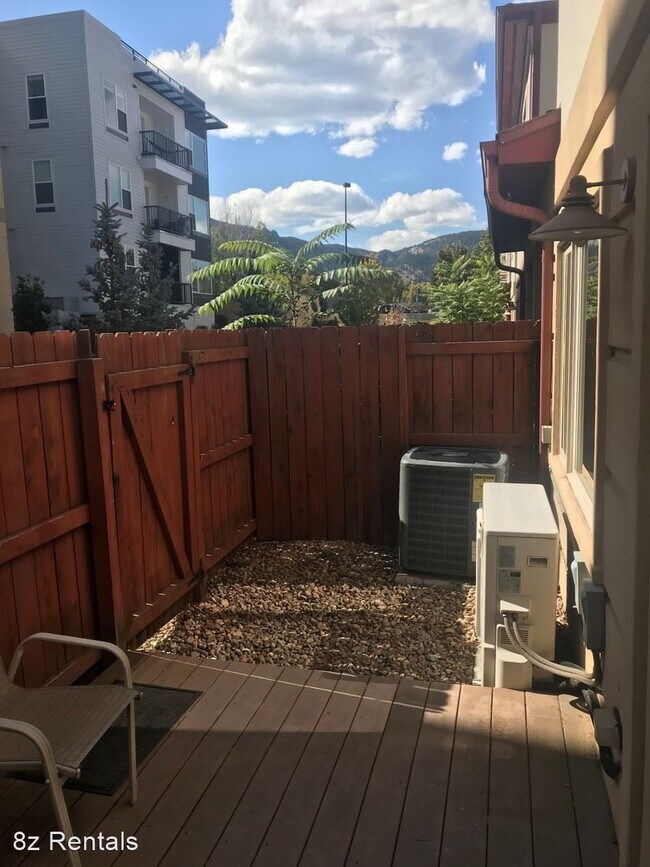 Building Photo - 3 br, 2.5 bath House - 2800 Aurora Ave  #117