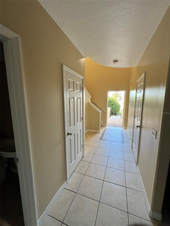 Building Photo - 2202 Seven Oaks Dr