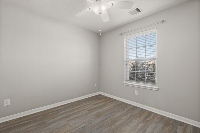 Building Photo - 12201 Seacrest Ln